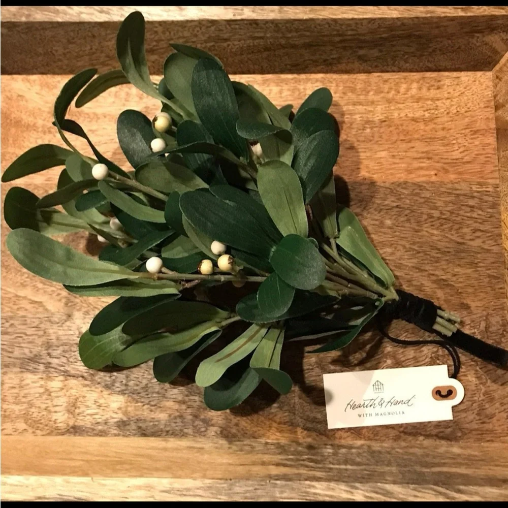 ✨Mistletoe Swag Bouquet with Black Velvet Ribbon - Hearth & Hand with Magnolia✨